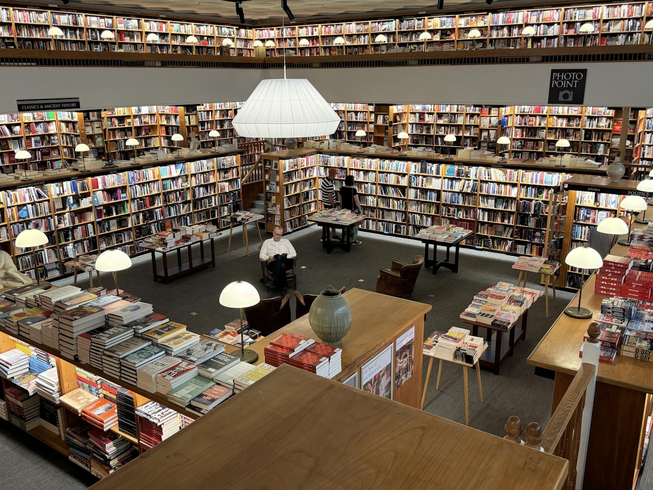 Bilde av Tore Rem i biblioteket i Oxford