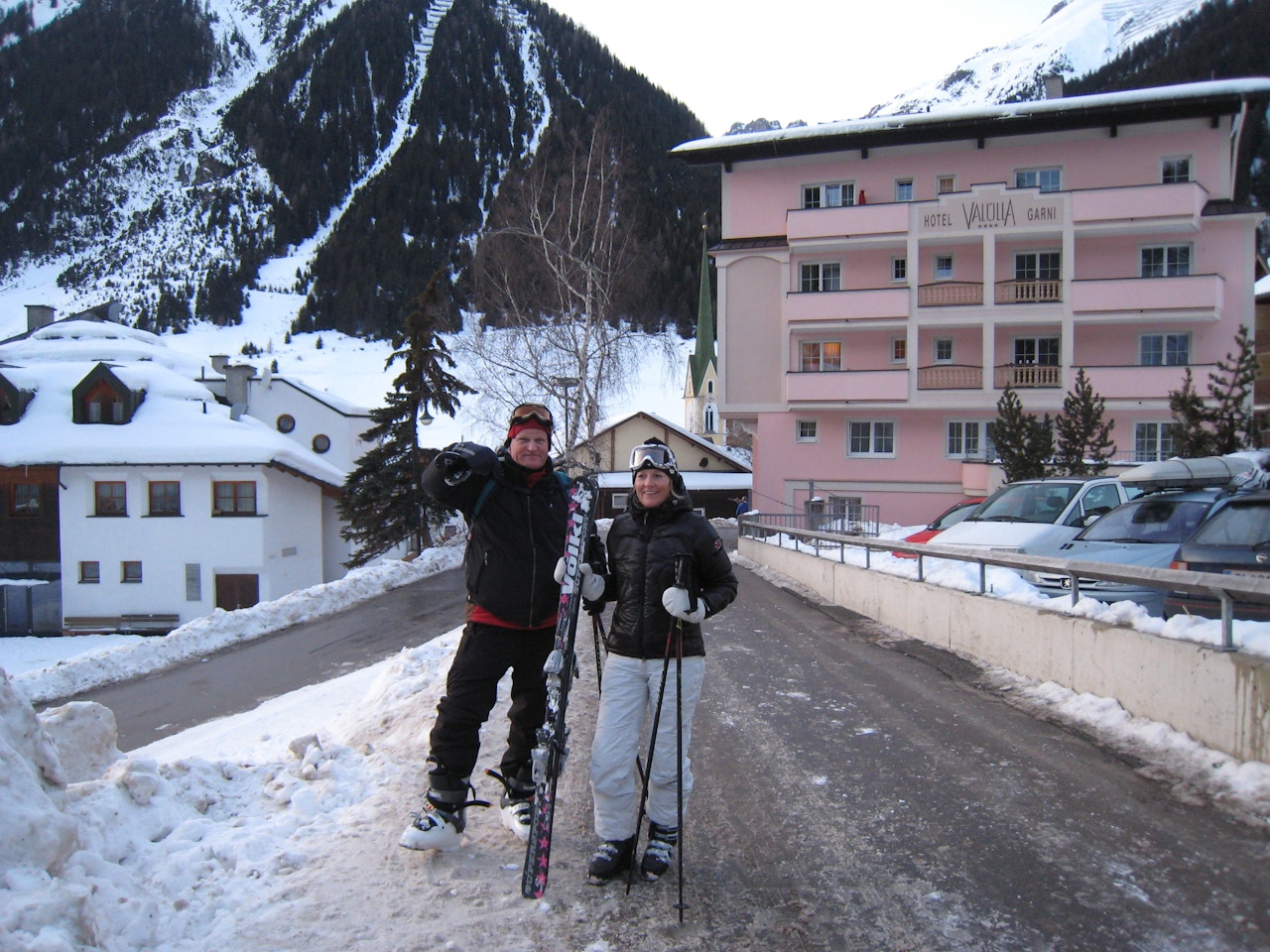 Bilde av Eva og Arne på ferie i Alpene.